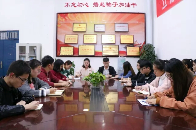 热议十九大.jpg william威廉亚洲官方